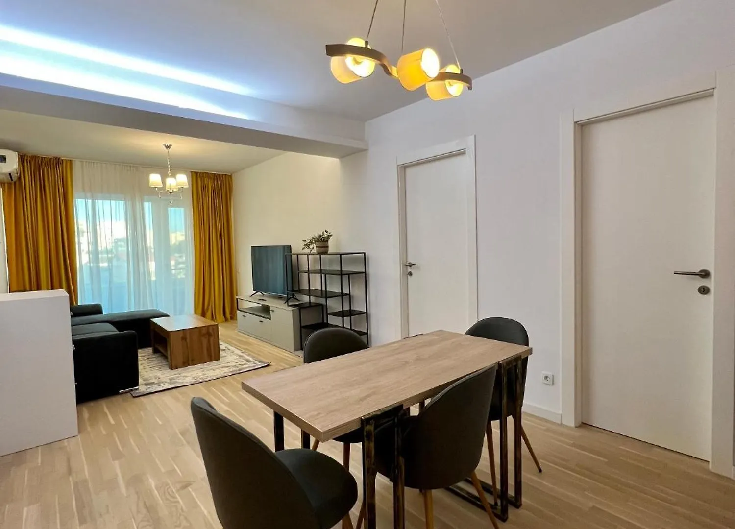 C-Entral Apartments Bucharest With Private Parking